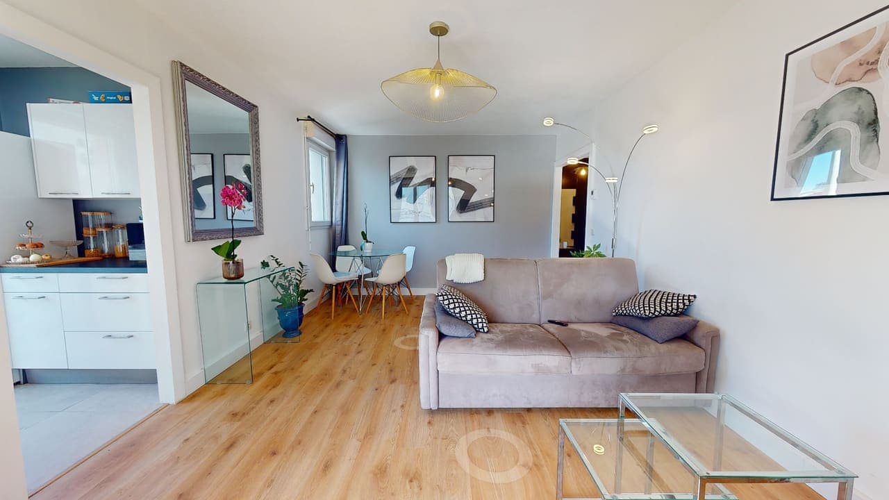 Appartement T2 de 47 m² avec terrasse et garage face à la Nouvelle Mairie — pièce meublée