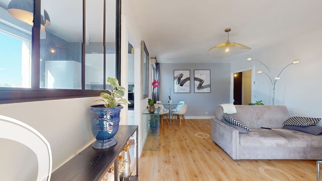 Appartement T2 de 47 m² avec terrasse et garage face à la Nouvelle Mairie — meublé — visite virtuelle 3D, photo 2