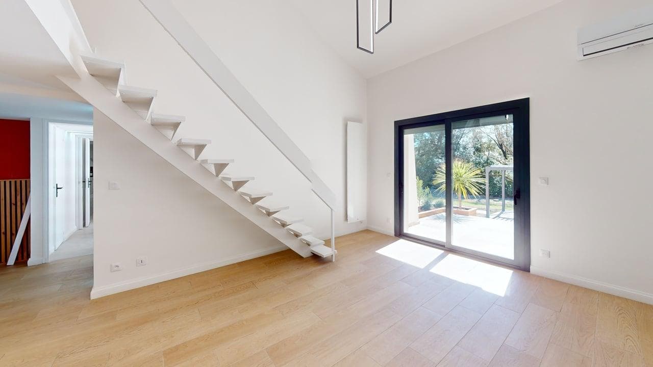 Maison rénovée à Assas — visite virtuelle 3D, photo 4