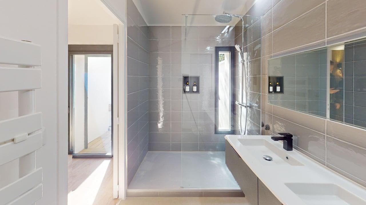 Maison rénovée à Assas — visite virtuelle 3D, photo 9