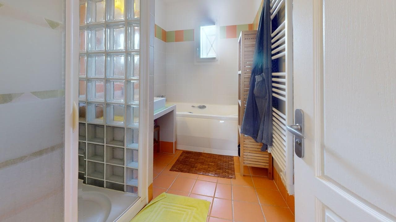 Maison de 200 m² avec piscine à Montferrier-sur-Lez — meublé — visite virtuelle 3D, photo 8