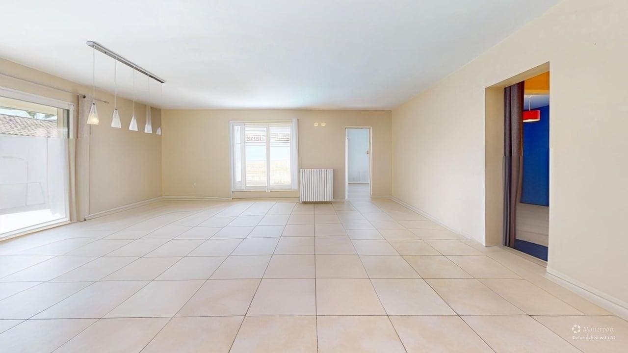 Maison familiale de 160 m² avec piscine à Villeneuve-lès-Maguelone — pièce démeublée par home staging virtuel