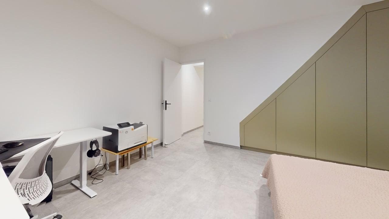 Maison de village rénovée de 90 m² à Assas — meublé — visite virtuelle 3D, photo 9