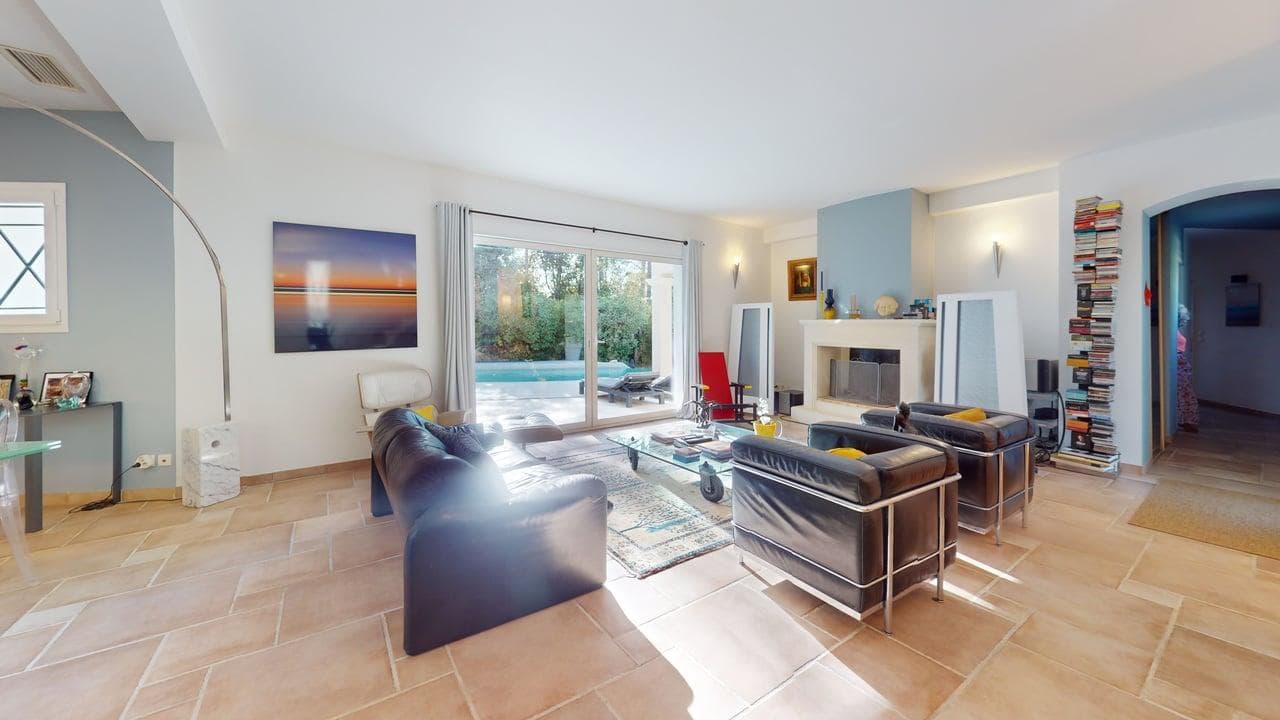 Maison de 200 m² avec piscine à Montferrier-sur-Lez — pièce meublée