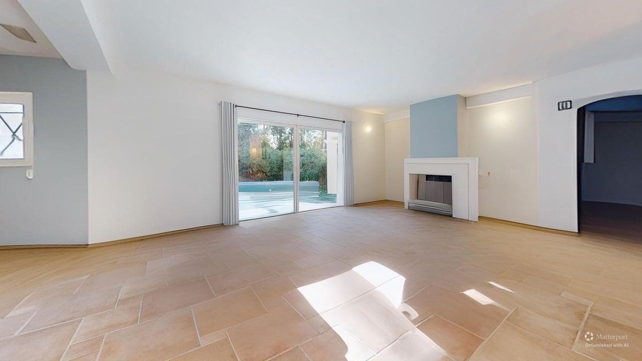 Maison de 200 m² avec piscine à Montferrier-sur-Lez — pièce démeublée par home staging virtuel